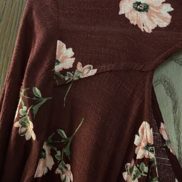 Lush eggplant colored dress with flowers. 3/4 flared sleeves. Size Medium - Picture 8 of 10